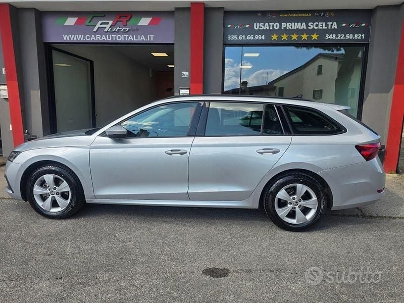 Usata Skoda Octavia Executive 116 CV (85 kW) 2022 Grigio Station wagon