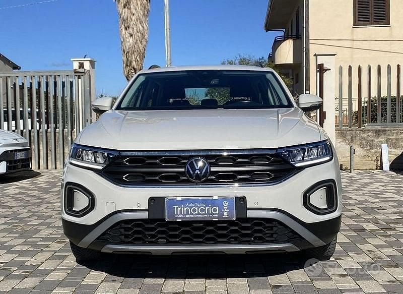 Usata VW T-Roc Life 116 CV (85 kW) 2022 Grigio SUV