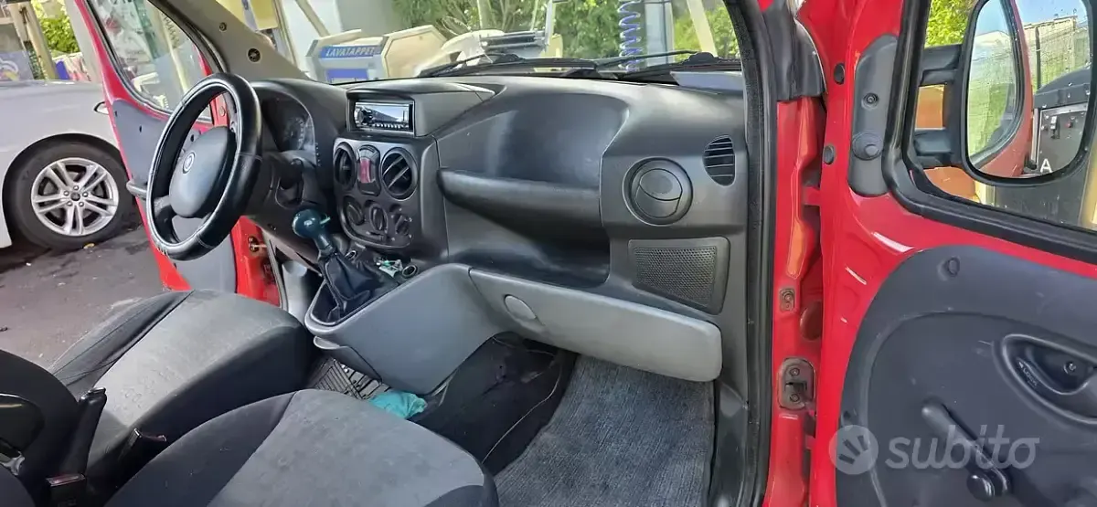 Usata Fiat Doblò 75 CV (55 kW) 2005 Rosso Monovolume