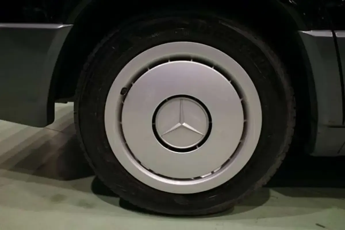 Usata Mercedes 190 122 CV (89 kW) 1989 Nero Berlina