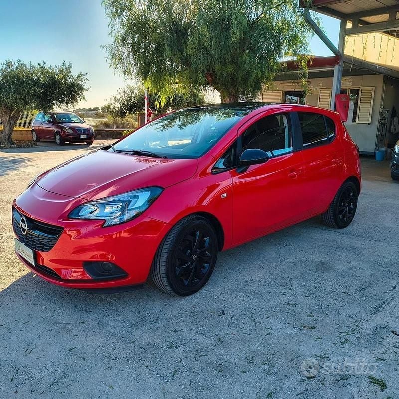 Usata Opel Corsa 75 CV (55 kW) 2017 Rosso Berlina
