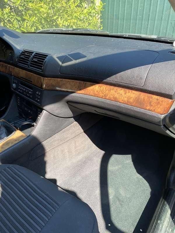 Argento Usata 1998 BMW 525 Tre volumi | 1900 € (Buon prezzo) - Immagine 1/4