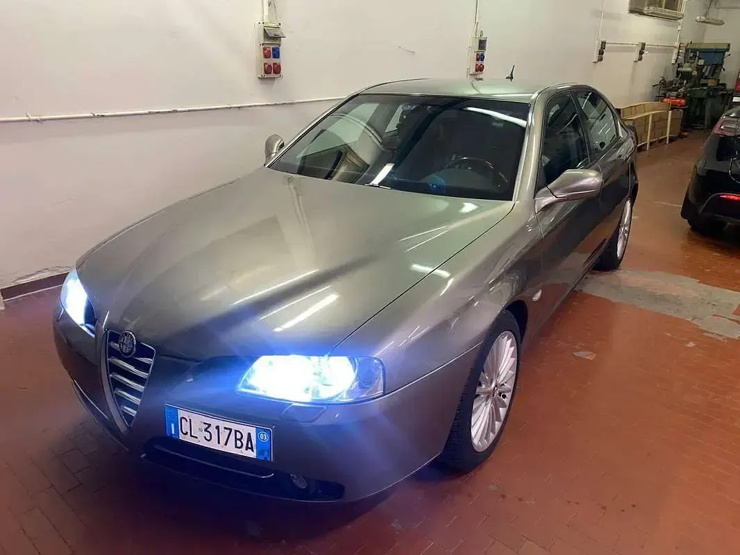 Usata Alfa Romeo 166 Impression 150 CV (110 kW) 2003 Grigio Berlina