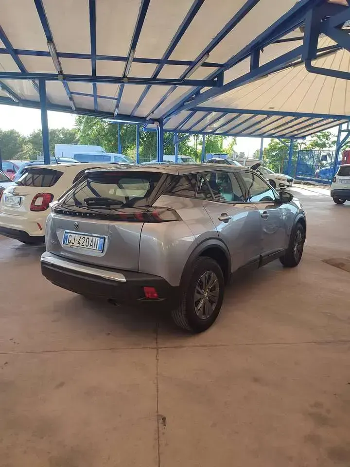 Usata Peugeot 2008 Active 102 CV (75 kW) 2022 Grigio SUV