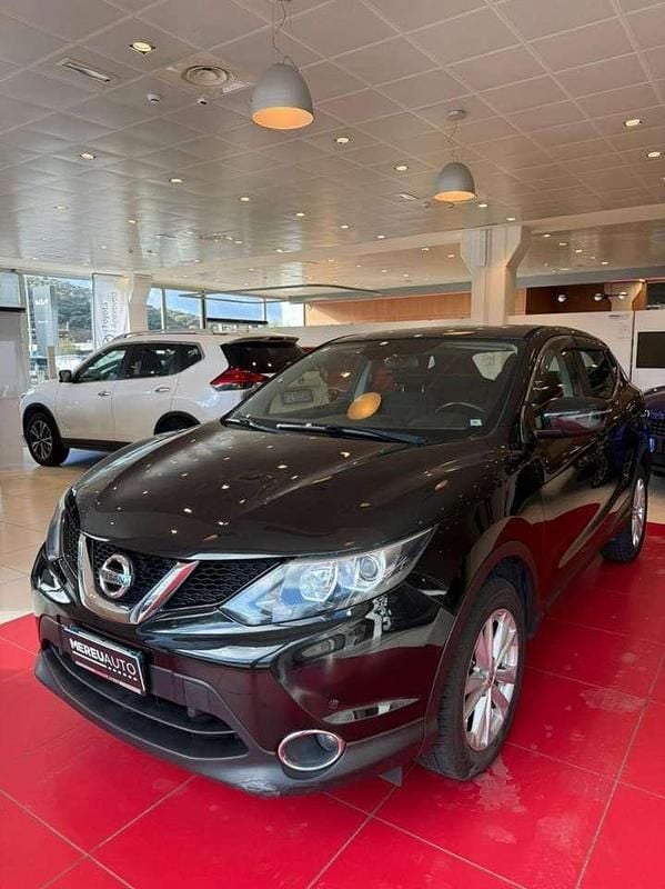 Nero Usata 2015 Nissan Qashqai Acenta SUV | 10.900 € (Cara) - Immagine 1/4