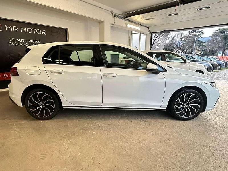 Usata VW Golf VIII Life 131 CV (96 kW) 2021 Bianco Berlina