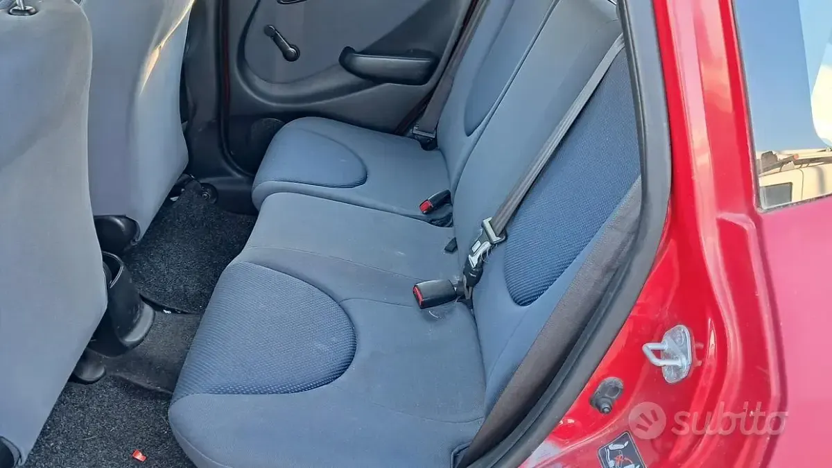 Usata Honda Jazz 78 CV (57 kW) 2004 Rosso Utilitaria
