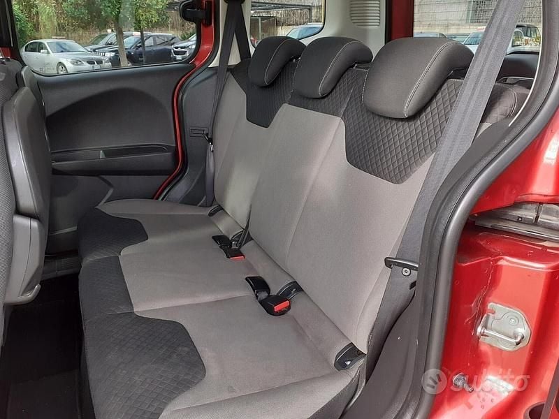 Usata Ford Tourneo Trend 100 CV (73 kW) 2014 Rosso Monovolume