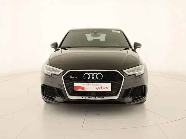 Usata Audi RS3 Sportback Comfort 400 CV (294 kW) 2020 Nero mythos metallizzato Utilitaria