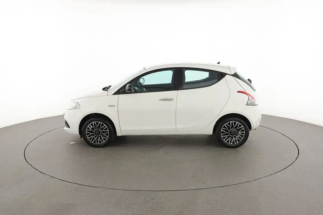 Usata Lancia Ypsilon Gold 70 CV (51 kW) 2019 Bianco Utilitaria