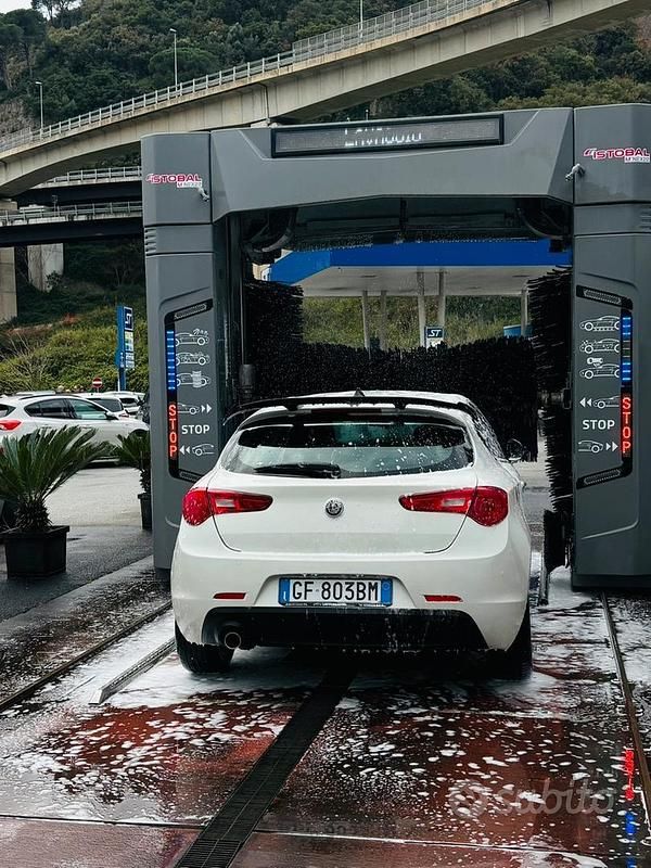 Usata Alfa Romeo Giulietta Progression 105 CV (77 kW) 2015 Bianco Utilitaria