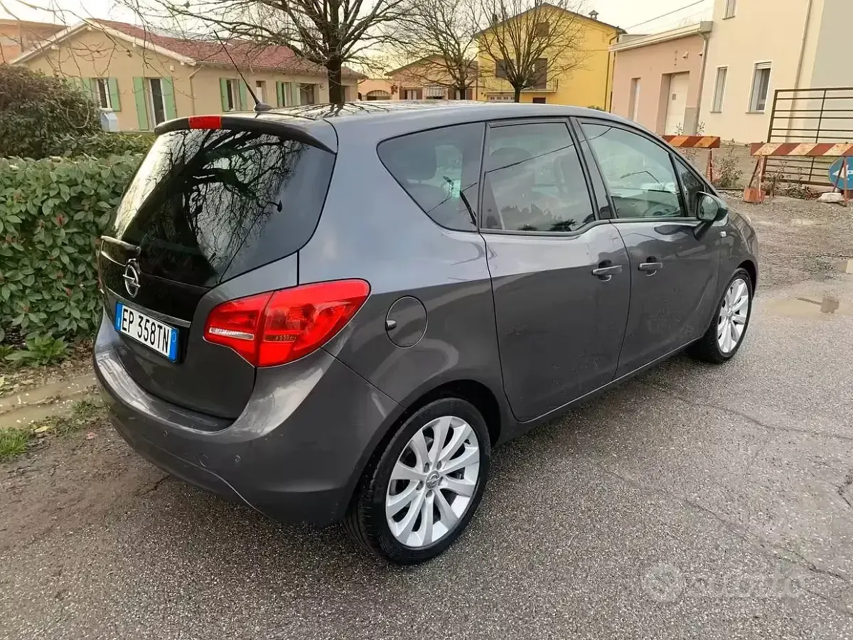 Usata Opel Meriva Cosmo 120 CV (88 kW) 2013 Grigio Monovolume