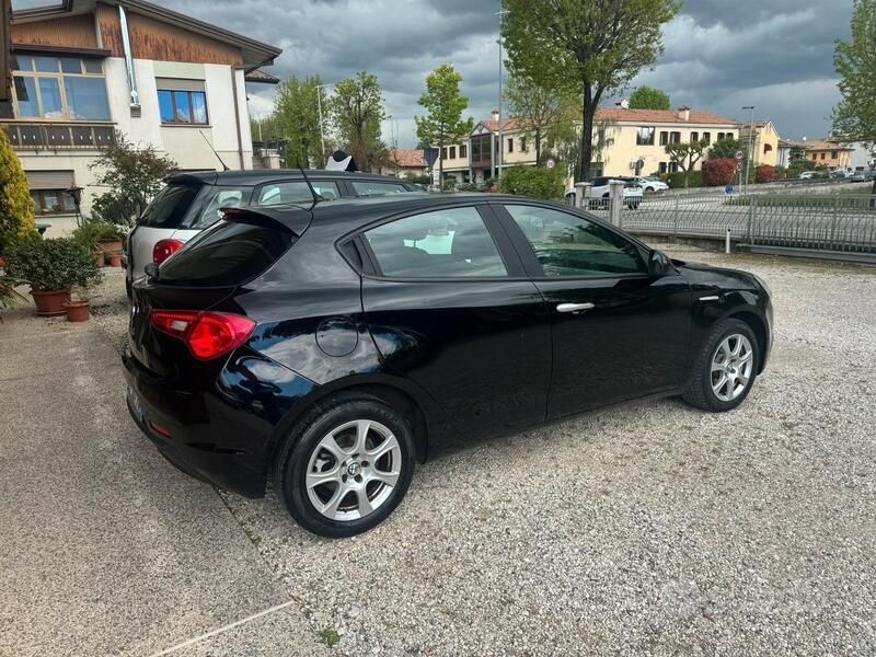 Usata Alfa Romeo Giulietta Distinctive 109 CV (80 kW) 2013 Nero Utilitaria