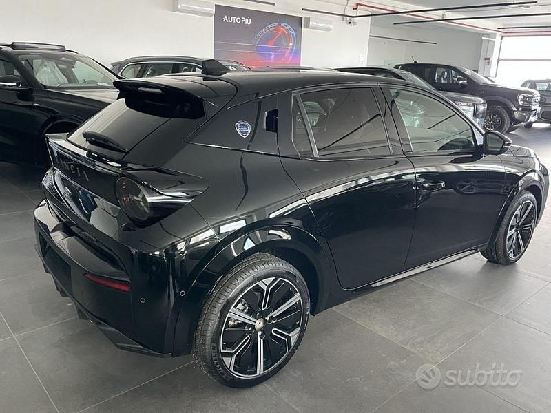 Nuova Lancia Ypsilon 101 CV (74 kW) 2025 Nero Utilitaria