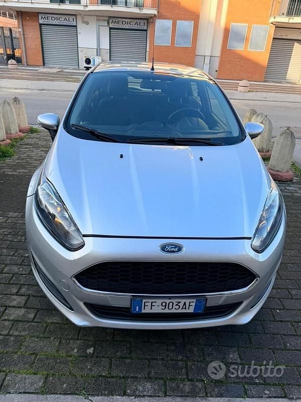 Usata Ford Fiesta Business Edition 75 CV (55 kW) 2016 Grigio Utilitaria