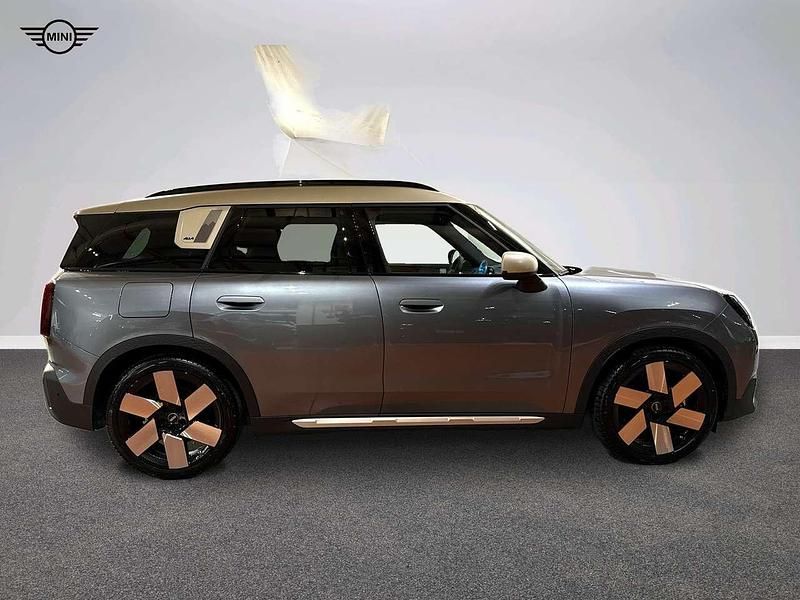 Nuova Mini Countryman Favoured 225 kW (306 CV) 2025 Verde SUV