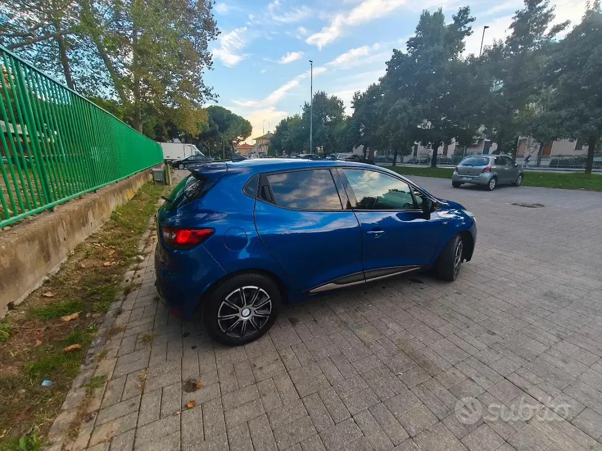 Usata Renault Clio 90 CV (66 kW) 2019 Blu Utilitaria