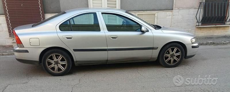 Usata Volvo S60 131 CV (96 kW) 2002 Berlina