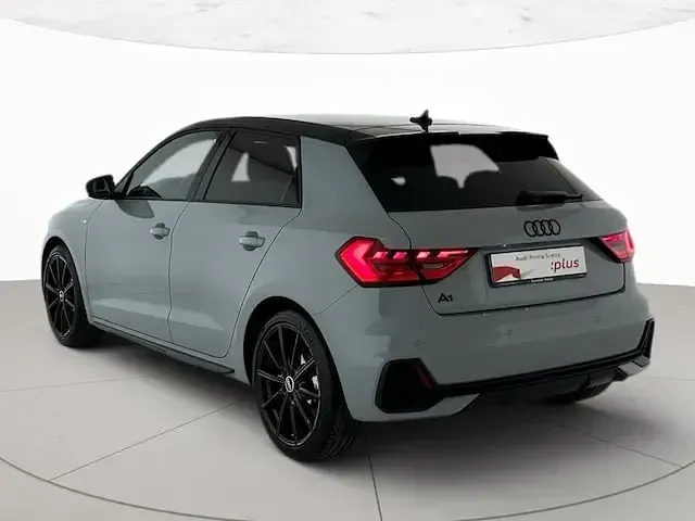 Usata Audi A1 Sportback Comfort 110 CV (80 kW) 2023 Grigio freccia perla nero mito Utilitaria
