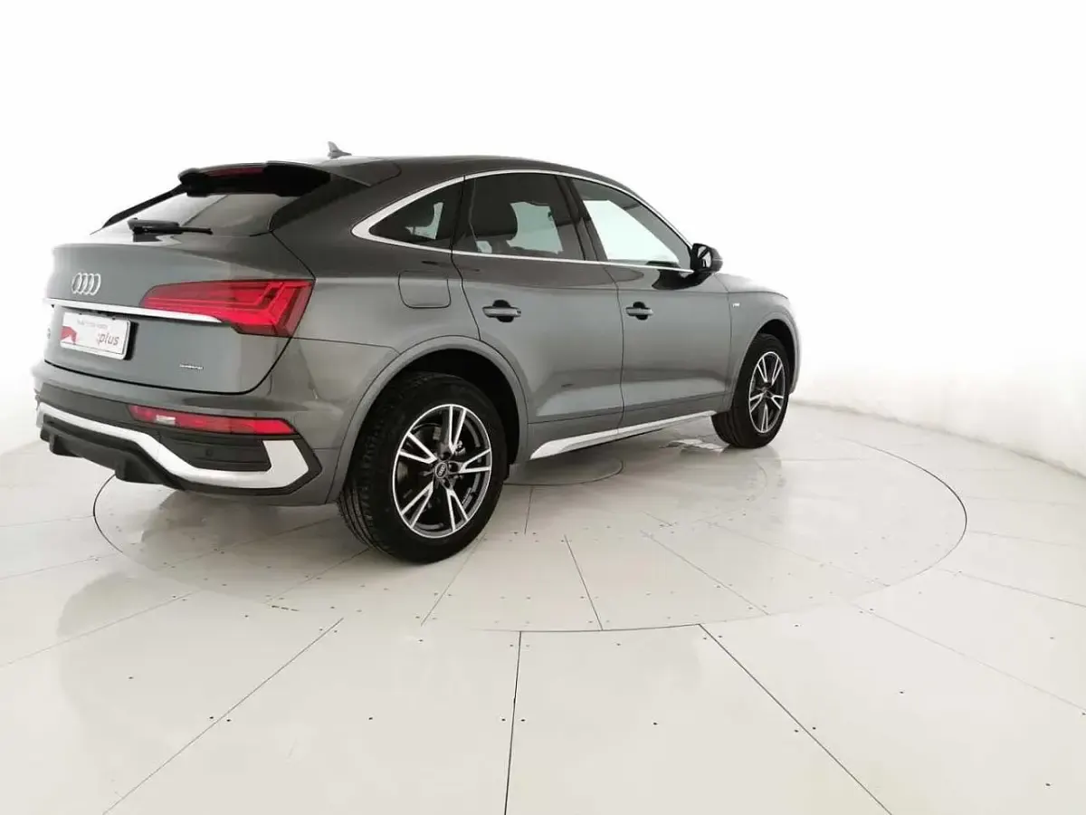 Usata Audi Q5 Sportback S-Line 204 CV (150 kW) 2024 Grigio SUV