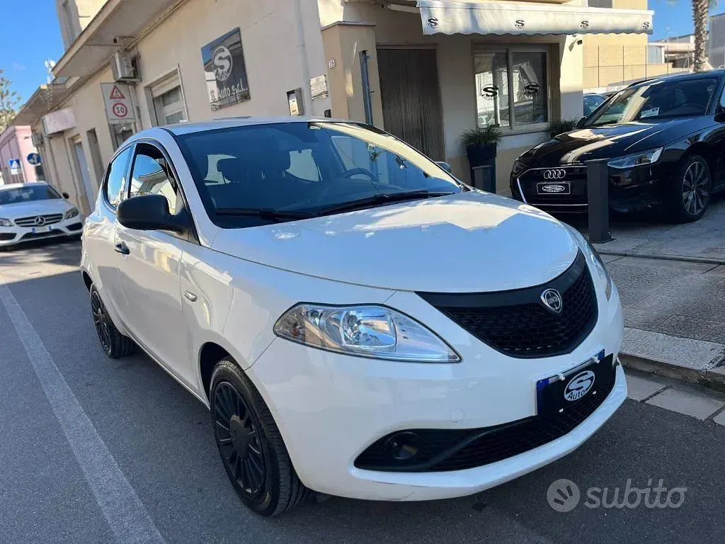 Usata Lancia Ypsilon 69 CV (50 kW) 2021 Bianco Utilitaria