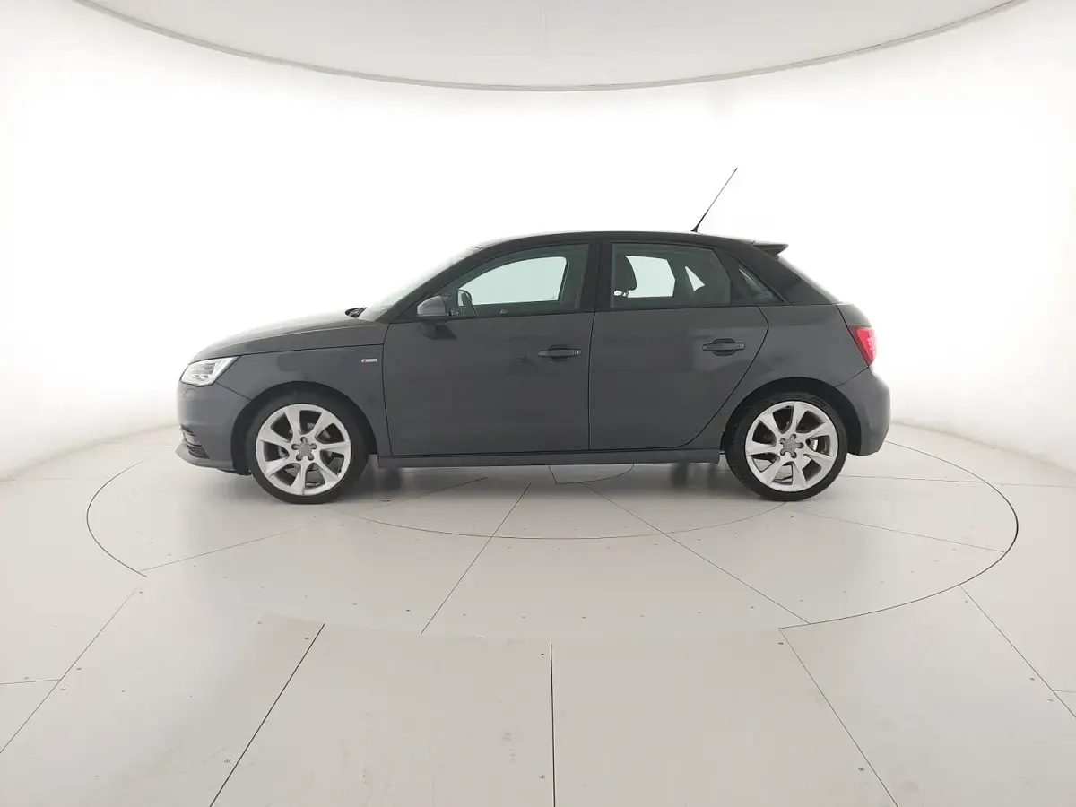 Usata Audi A1 Sportback Admired 95 CV (69 kW) 2018 Grigio atomico metallizzato/nero brillante Utilitaria