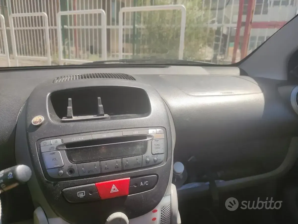 Usata Peugeot 107 68 CV (50 kW) 2012 Nero Utilitaria