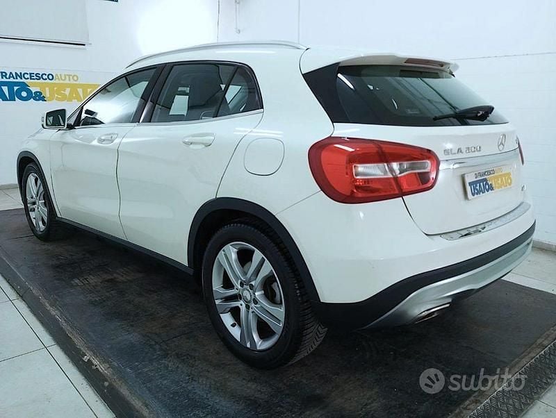 Usata Mercedes GLA200 136 CV (100 kW) 2015 Bianco metallizzato SUV