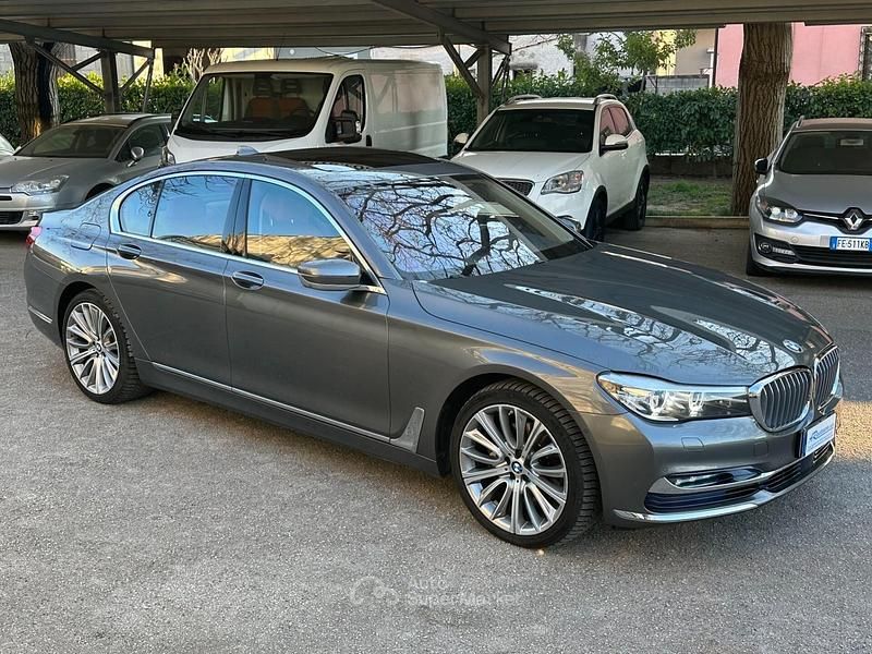 Usata BMW 740 Luxury Line 320 CV (235 kW) 2016 Gray Berlina