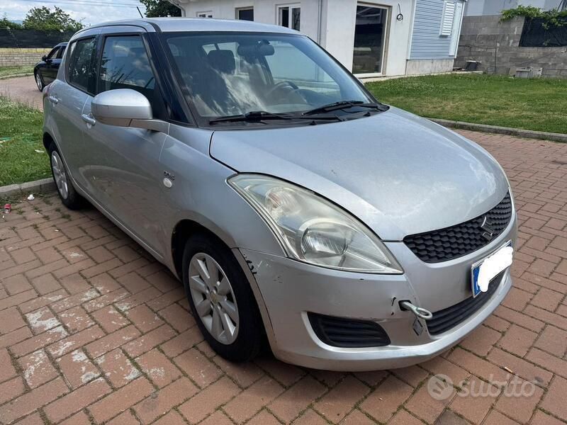 Usata 2013 Suzuki Swift Tre volumi | 1500 € (Super prezzo) - Immagine 1/4