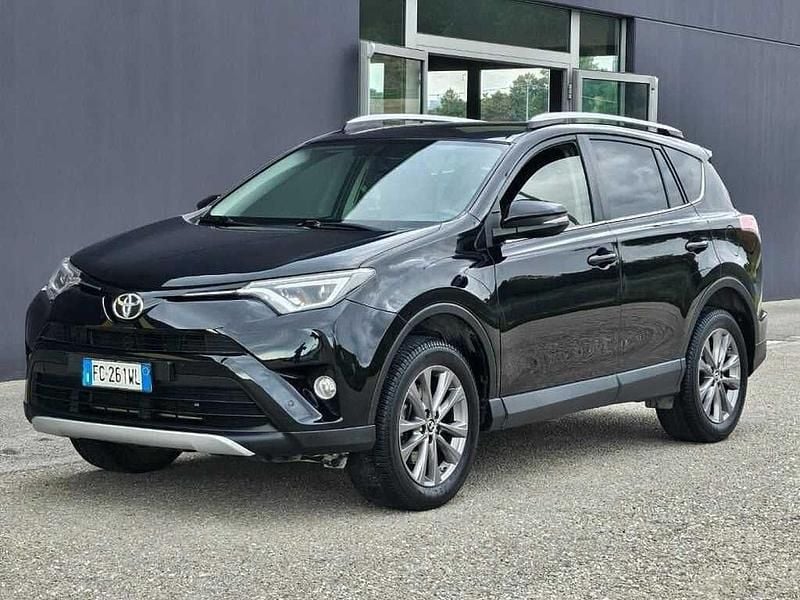 Usata Toyota RAV4 Lounge 143 CV (105 kW) 2016 Nero SUV
