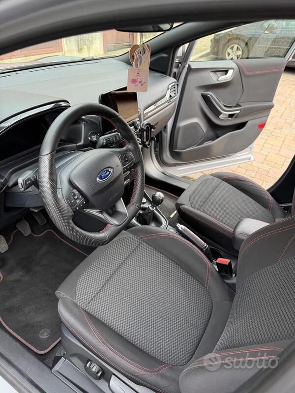 Usata Ford Puma 125 CV (91 kW) 2021 Grigio SUV