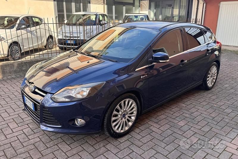 Usata Ford Focus Titanium 116 CV (85 kW) 2012 Blu Berlina