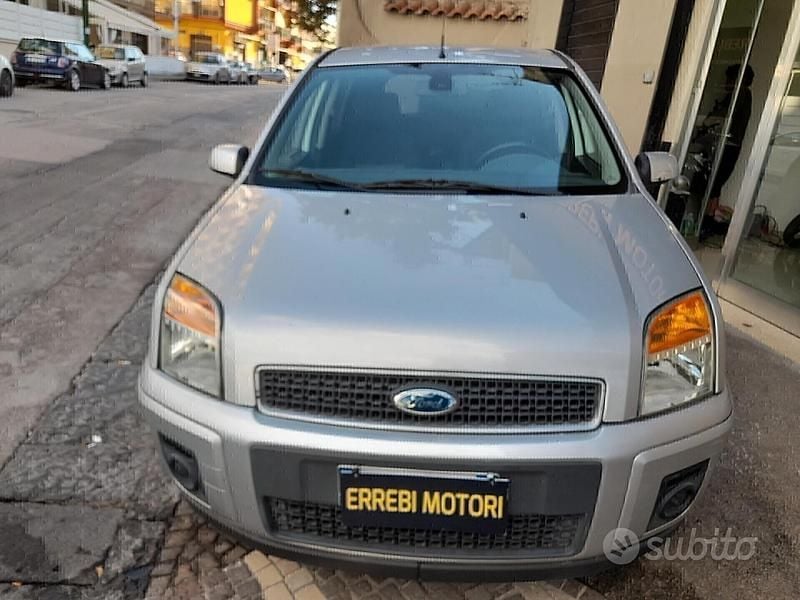 Usata Ford Fusion 68 CV (50 kW) 2007 Grigio Berlina