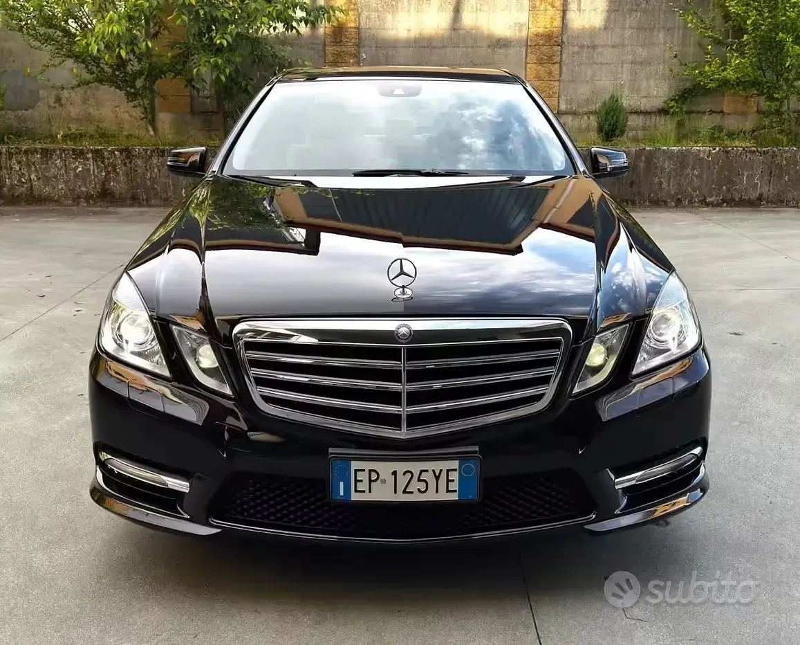 Gebraucht Mercedes E220 Avantgarde 170 PS (125 kW) 2012 Schwarz Limousine
