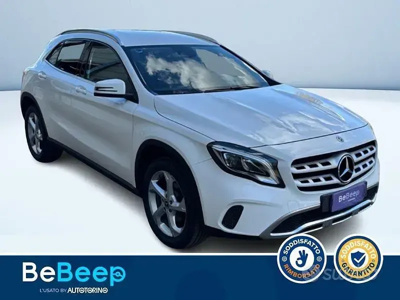 Usata Mercedes GLA200 156 CV (114 kW) 2019 Bianco pastello SUV