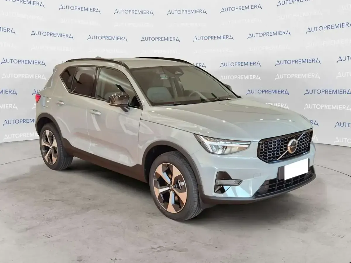 Nuova Volvo XC40 Plus 163 CV (119 kW) 2026 Grigio SUV