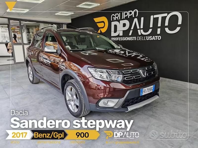 Usata Dacia Sandero Stepway 90 CV (66 kW) 2017 Marrone Berlina