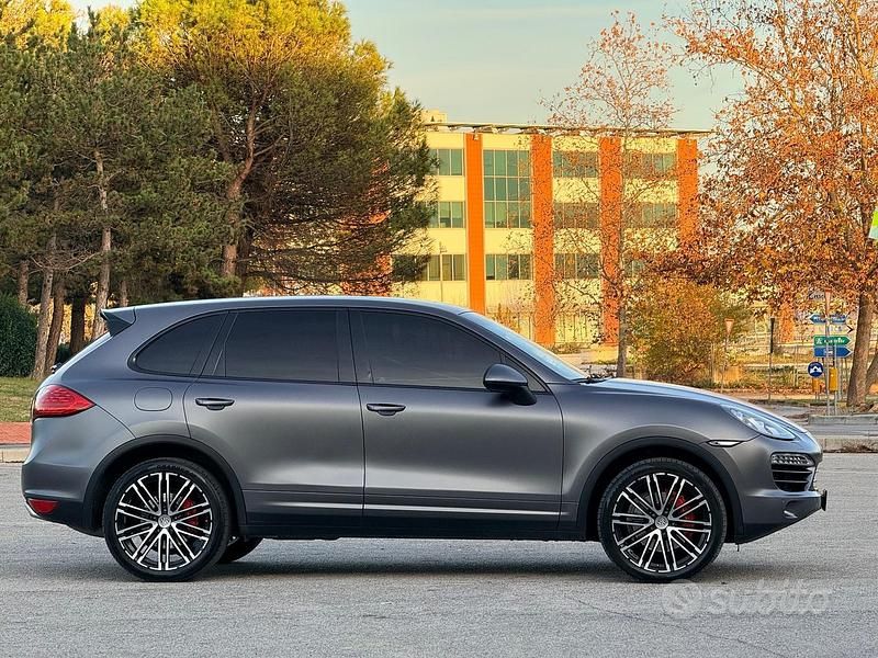 Usata Porsche Cayenne 245 CV (180 kW) 2012 Grigio SUV