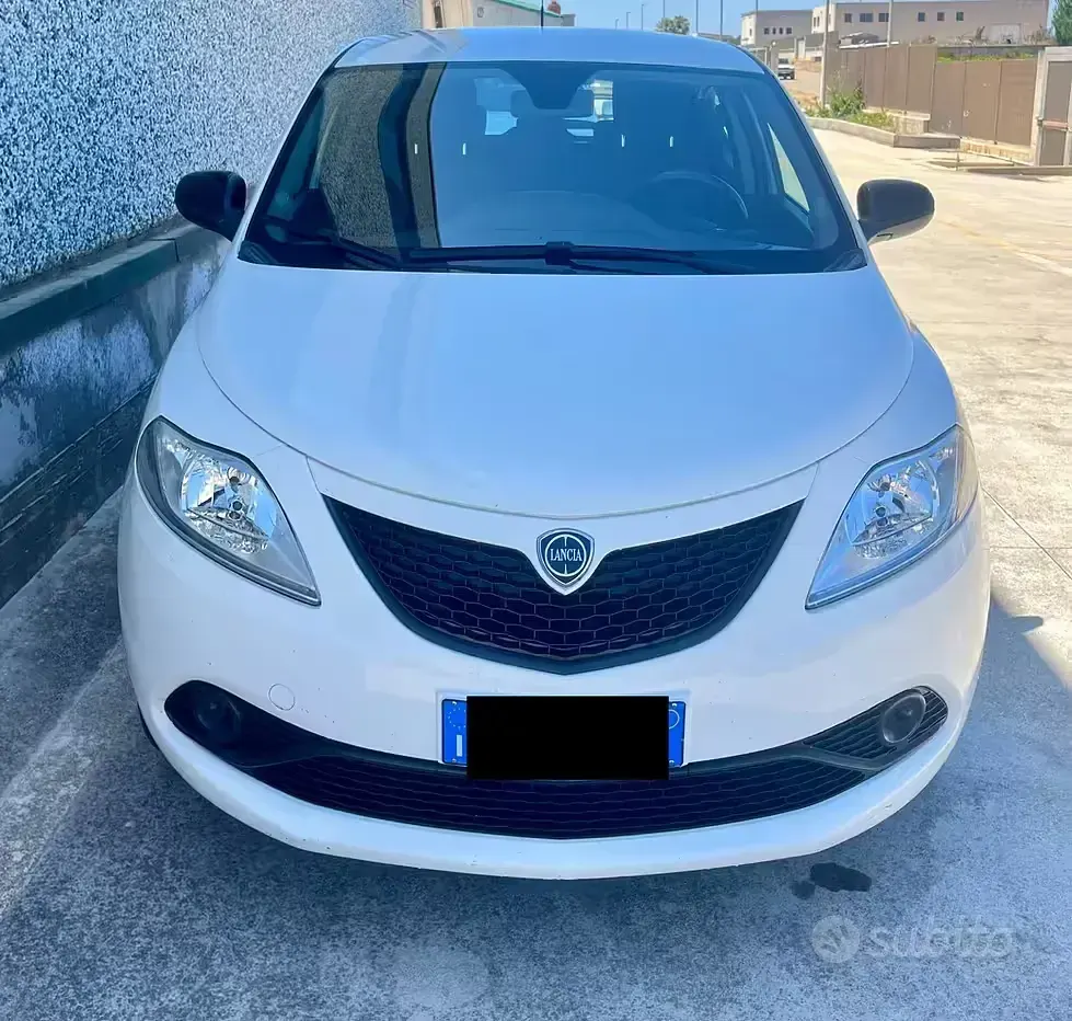 Usata Lancia Ypsilon Gold 69 CV (50 kW) 2019 Bianco Utilitaria