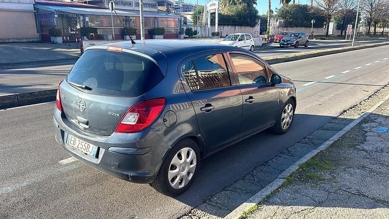 Usata Opel Corsa Edition 75 CV (55 kW) 2010 Blu Berlina