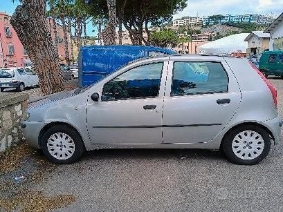 Grigio Usata 2003 Fiat Punto Due volumi | 700 € (Super prezzo) - Immagine 1/4