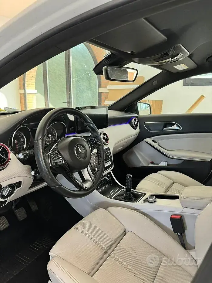 Usata Mercedes A160 95 CV (69 kW) 2019 Bianco Utilitaria