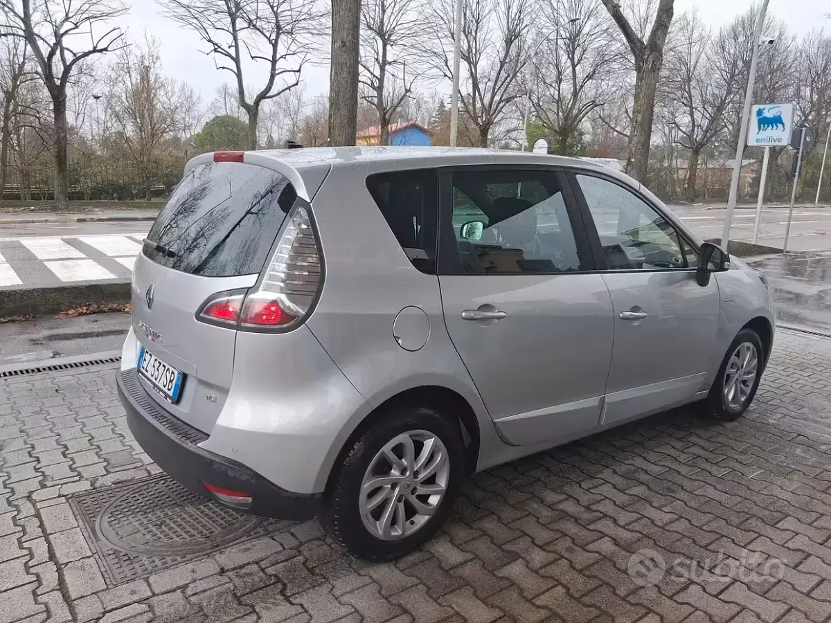 Usata Renault Scénic XMOD 110 CV (80 kW) 2015 Grigio Monovolume