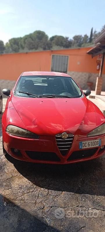 Usata Alfa Romeo 147 120 CV (88 kW) 2006 Rosso Utilitaria
