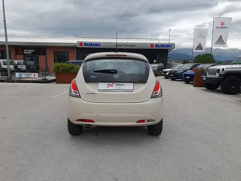 Usata Lancia Ypsilon Gold 69 CV (50 kW) 2020 Beige Utilitaria