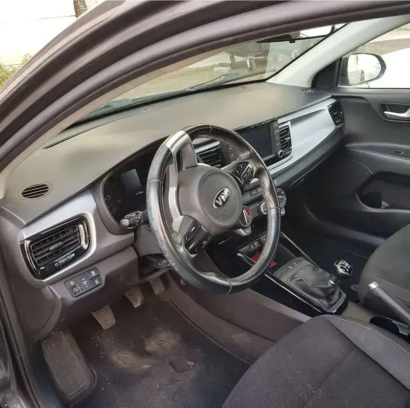 Usata Kia Rio 84 CV (61 kW) 2019 Grigio Berlina