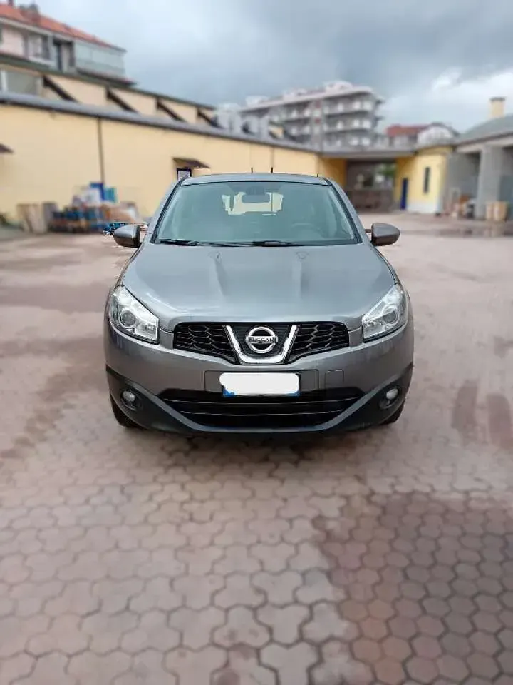 Usata Nissan Qashqai Tekna 110 CV (80 kW) 2013 Grigio scuro SUV