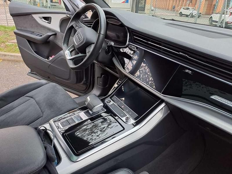 Usata Audi Q8 Sport 286 CV (210 kW) 2022 Grigio SUV
