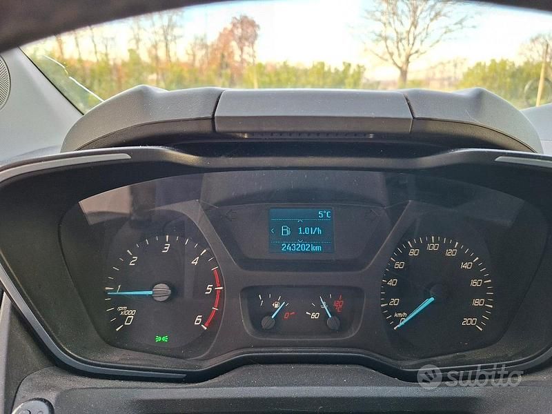 Begagnad Ford Tourneo 125 HK (91 kW) 2015 Minibuss
